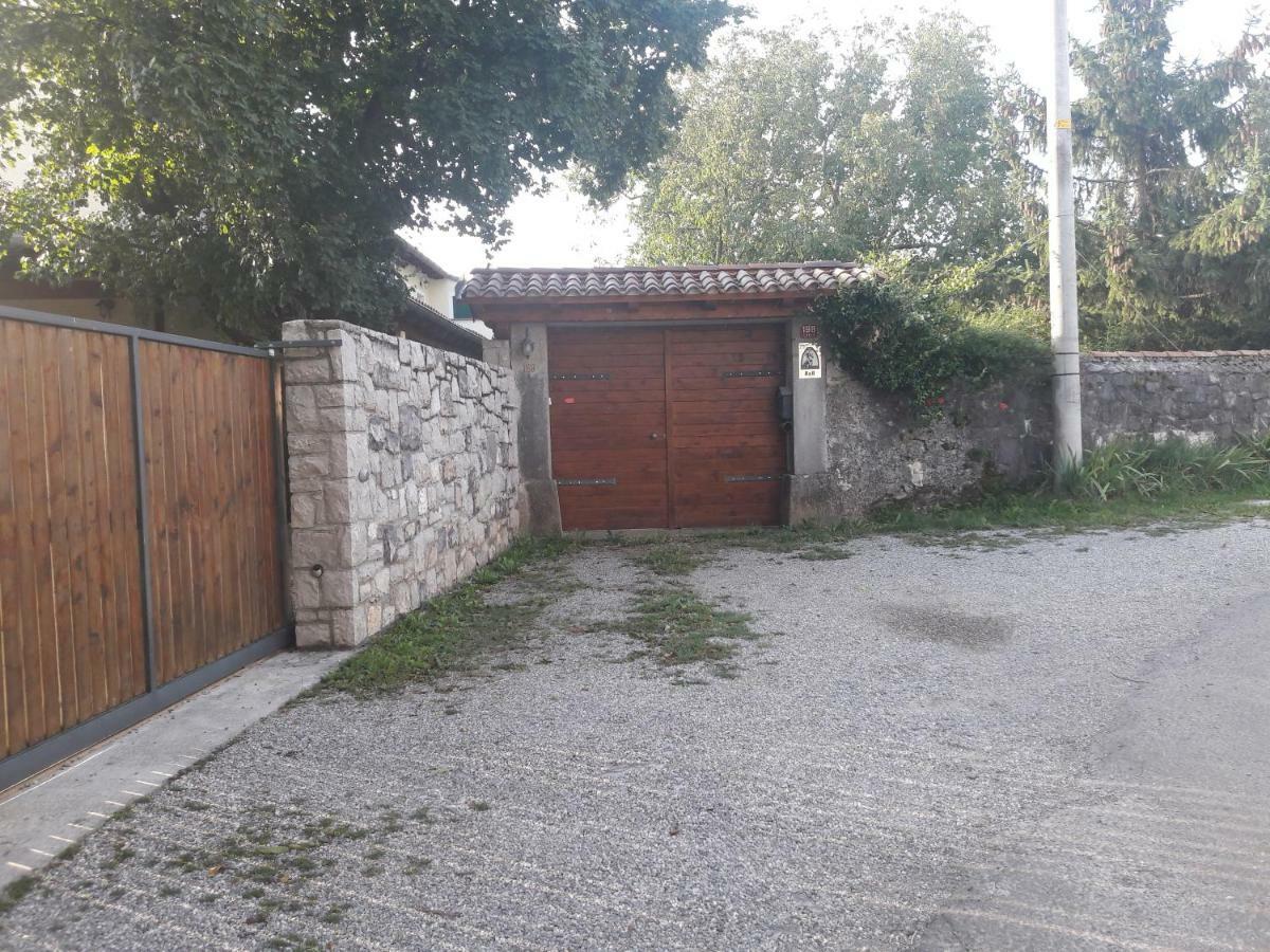Country House Lokev Hostal Exterior foto